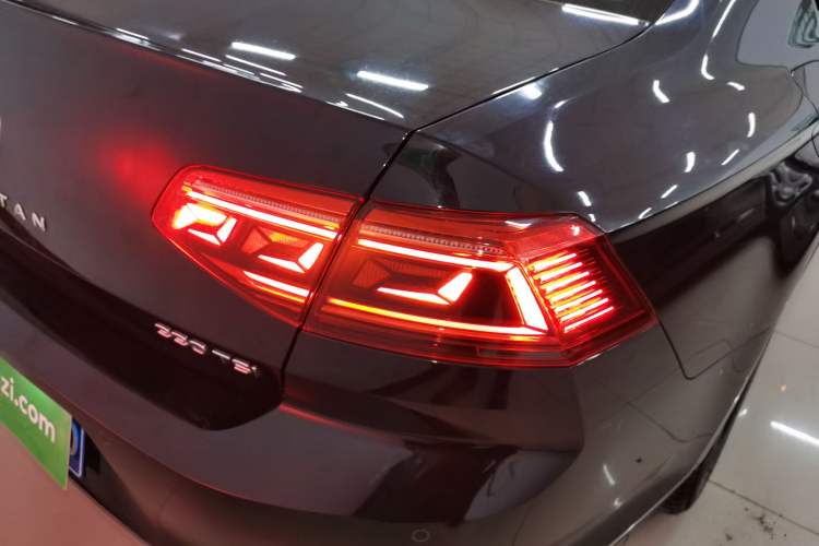 Used Volkswagen Magotan 2020 330TSI DSG Leading Model Right Rear Taillight