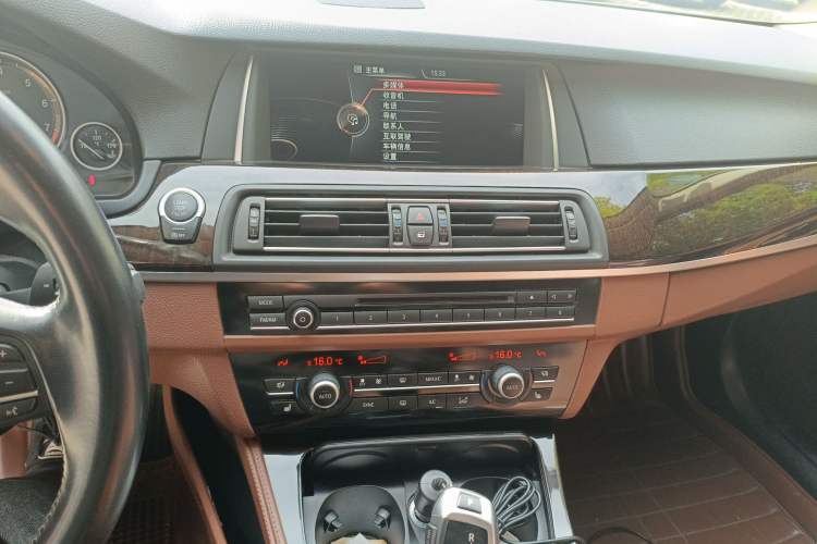 Used BMW 5 Series 2014 528Li Leading Model
