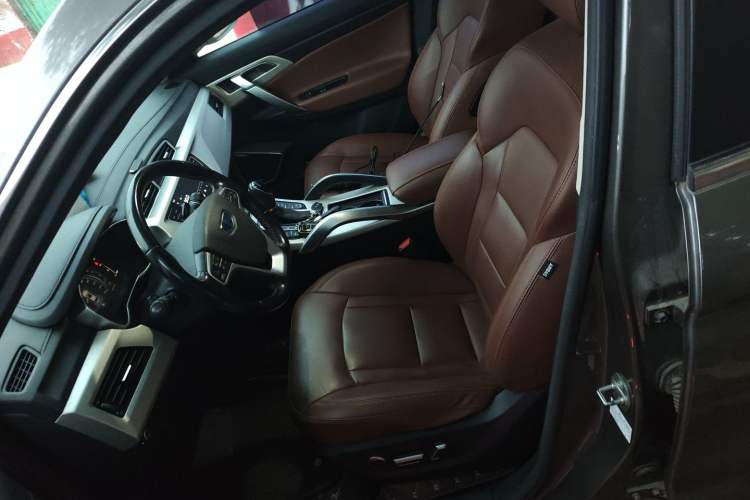 Used Geely Auto Emgrand X7 Sport 2018 1.8TD Automatic All-Wheel-Drive ZhiZun Model with 4G Connectivity