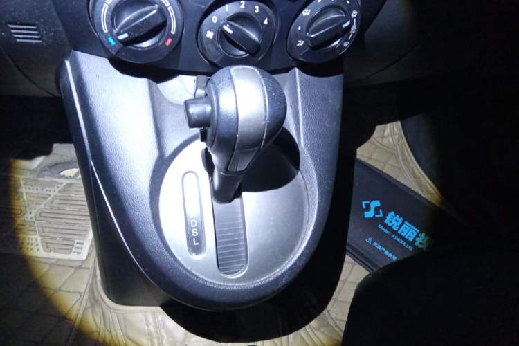 Used Mazda 2 2011 XuanDong 1.5L Automatic Fashion Edition Gear Lever