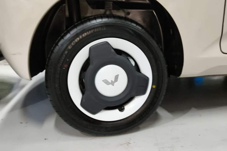 Used Wuling Hongguang MINIEV 2024 3rd Generation 215km Youth Edition Right Rear Wheel Hub