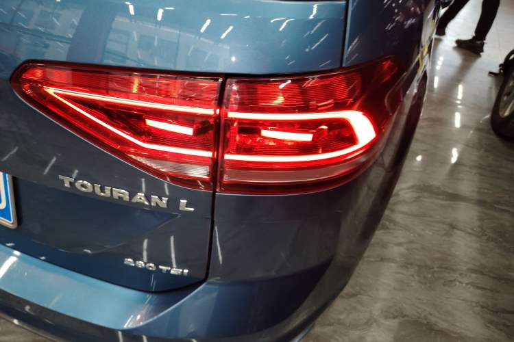 Used Volkswagen Touran 2018 Volkswagen Touran L 280TSI DSG Comfort Edition 7 Seats China VI Standard