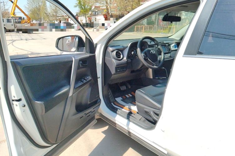 Used Toyota RAV4 2016 2.0L CVT Two-Wheel Drive Comfort Edition China V Standard Driver Seat