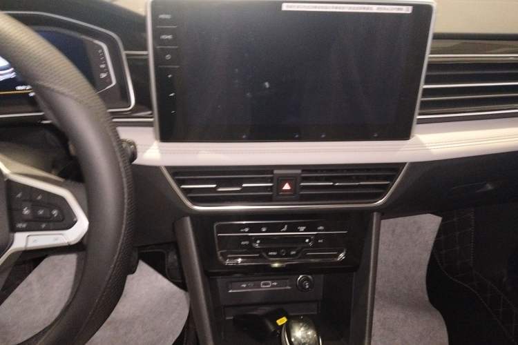 Used Volkswagen Tiguan L 2025 Model, Outstanding Version, 300TSI Automatic Two-Wheel Drive Longteng Edition
