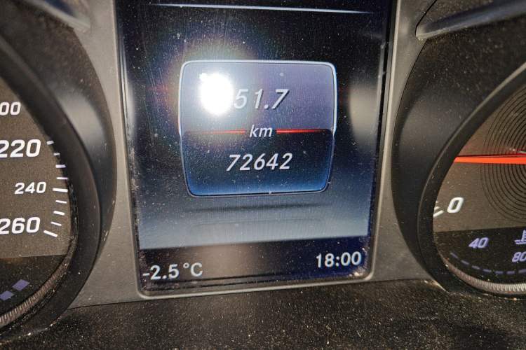 Used Xinkai V-Class 2017 Zhunyue V 260 L High-Roof Model Odometer Close Up