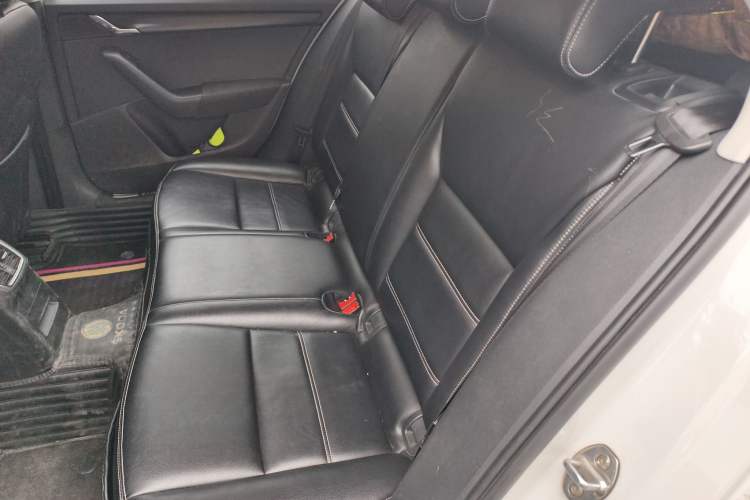 Used Skoda Octavia 2017 Classic Model 1.6L Manual Comfort Edition
