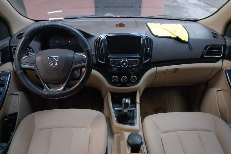 Used Baojun 730 2014 1.5L manual Comfort ESP version 7 seats Center Console