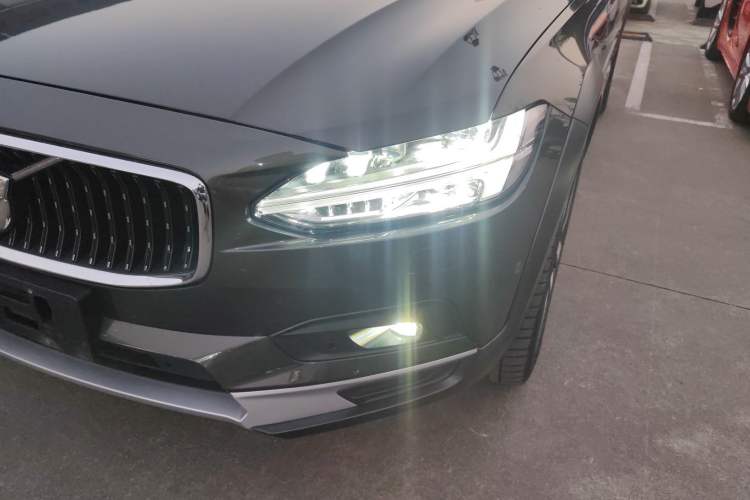 Used Volvo V90 2021 Cross Country B5 AWD Prestige Edition