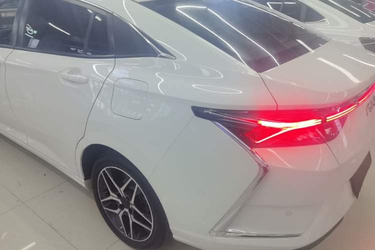 Used Dongfeng Aeolus Yixuan 2021 230T Automatic Chasing Shadow Edition