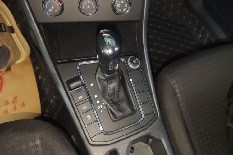 Used Volkswagen Bora 2021 1.5L Automatic Fashionable Smart Connectivity Version Gear Lever