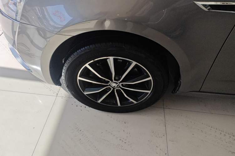 Used Skoda Octavia 2016 1.6L Automatic Smart Drive Edition Exterior 4