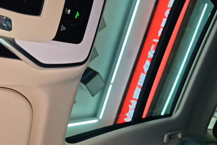 Used Hongqi H9 2025 Model Facelifted 2.0T Two-Wheel Drive Flag-Style Luxury Business Edition, 5 Seats