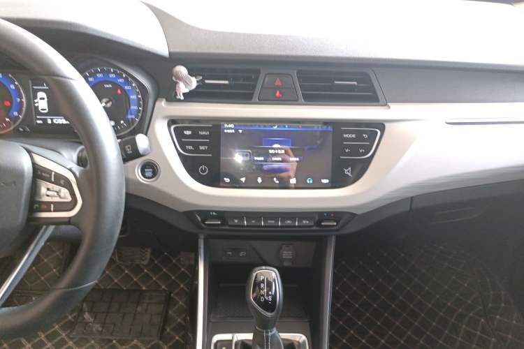 Used Geely Auto Vision X3 2020 1.5L CVT Luxury Model Audio And AC Panel
