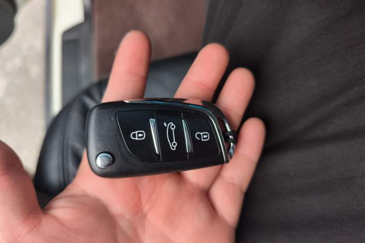 Used Mitsubishi Pajero 2015 3.0L Automatic Elite Edition China IV Standard Vehicle Key