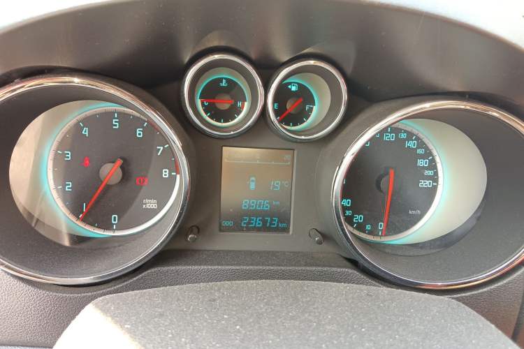 Used Changan CS35 2015 1.6L Manual Luxury Model China IV Standard
