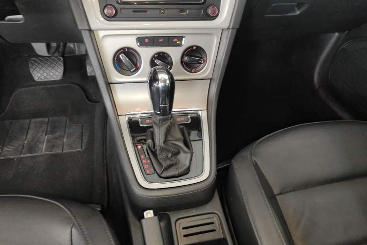 Used Volkswagen Gran Lavida 2013 1.6L Automatic Comfort Model