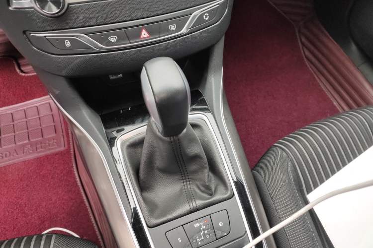 Used Peugeot 408 2018 Revised 350THP Automatic Luxury Edition Gear Lever