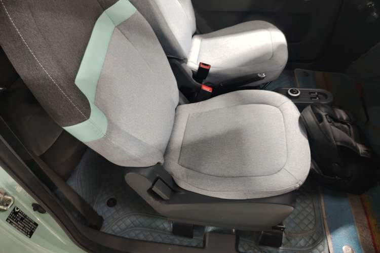 Used Wuling Hongguang MINIEV 2021 Macaron Fashion Edition Lithium-Ion Battery Right Front Seat