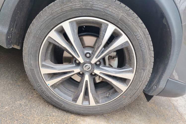 Used Nissan Qashqai 2019 2.0L CVT Luxury Edition Right Front Wheel Hub