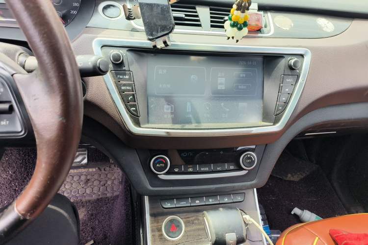 Used Land X7 2015 2.0T Panoramic Prestige Edition Audio And AC Panel