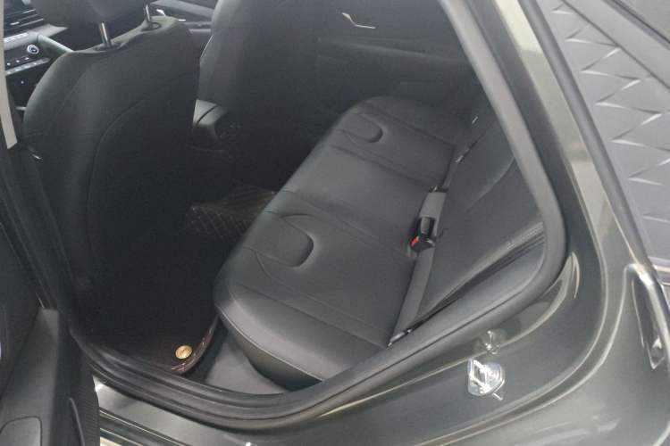 Used Hyundai Elantra 2023 1.5L CVT LUX Prestige Edition
