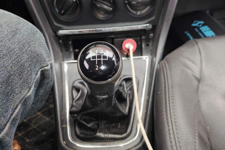 Used Volkswagen Bora 2016 1.6L Manual Fashion Edition Gear Lever