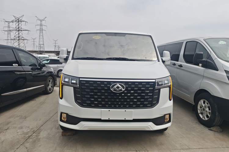 Used SAIC MAXUS Xintu V80 2024 Facelift Aoyuntong 6AMT Short Wheelbase Ultra-Low Roof 147 Ps 5/6 Seats Front