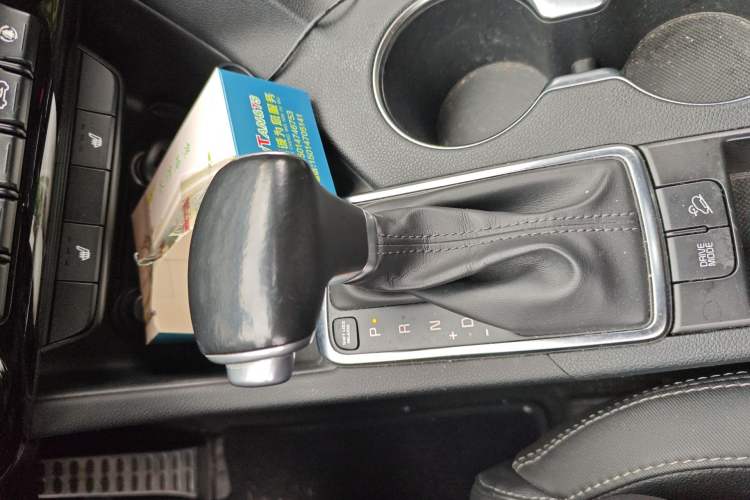 Used Kia KX5 2016 1.6T Automatic Two-Wheel Drive DLX Gear Lever