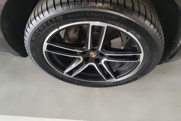 Used Porsche Macan 2020 Macan 2.0T Right Front Wheel Hub