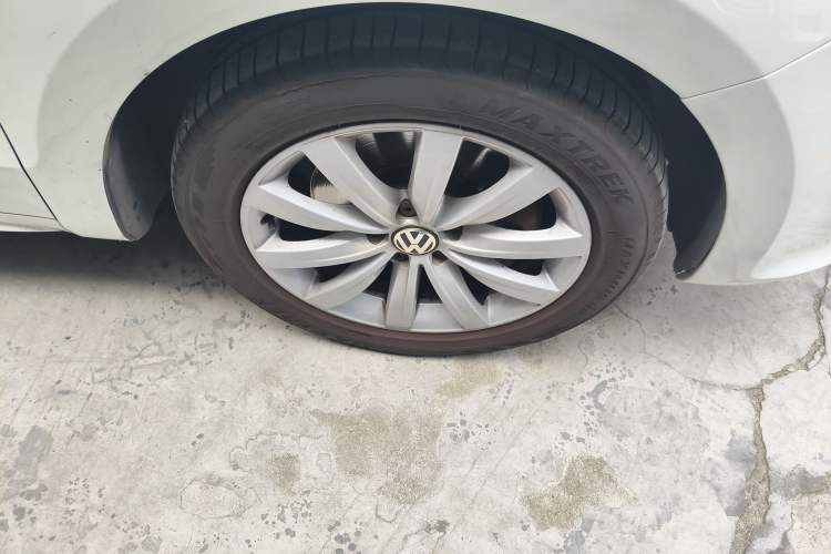 Used Volkswagen Sharan 2016 380TSI Luxury 7-Seater Right Front Wheel Hub