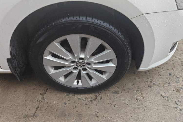 Used Volkswagen Lavida 2013 1.6L Manual Comfort Edition
