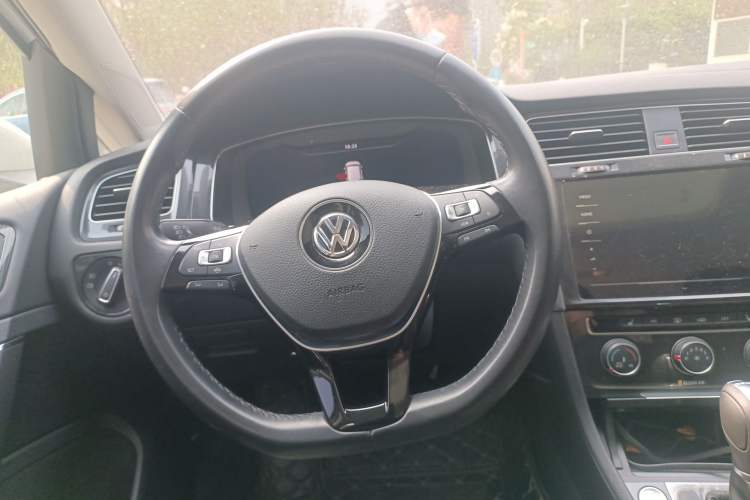 Used Volkswagen Golf 2020 280TSI DSG Luxury Edition Steering Wheel