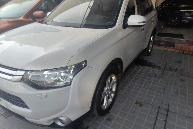 Used Mitsubishi Outlander 2014 2.4L 4x4 Deluxe Value Edition 5 Seats