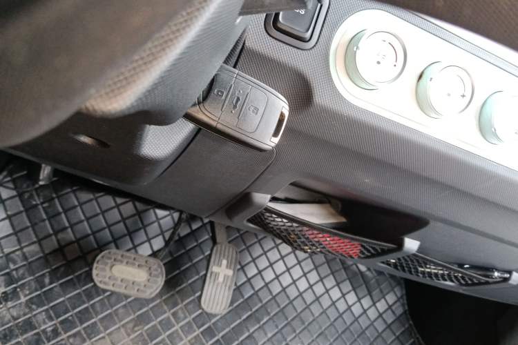 Used Wuling Hongguang MINIEV 2021 Macaron Fashion Model Lithium Iron Phosphate Interior 1