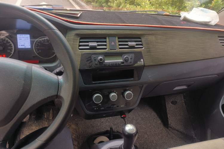 Used Jinbei T3 2015 1.3L Double-Cab Standard Version DLCG12 Audio And AC Panel