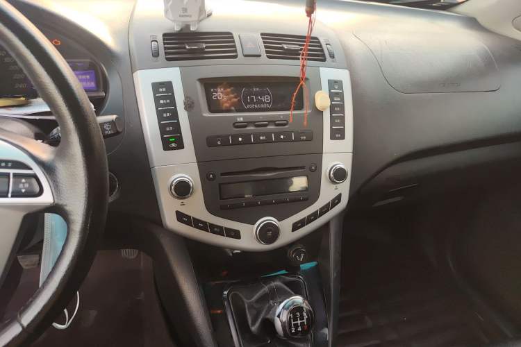 Used BYD S6 2013 Platinum Edition 2.0L Manual Luxury Model
