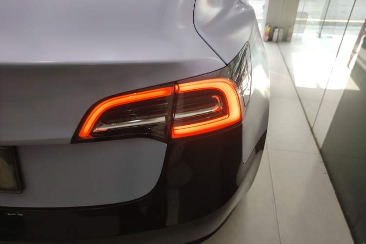 Used Tesla Model 3 2020 Long-Range Rear-Wheel-Drive Version