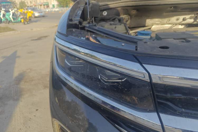 Used Volkswagen Talagon 2023 Facelift 380TSI All-Wheel Drive Luxury Jiajing Pro Version with 7 Seats Right Front Headlight