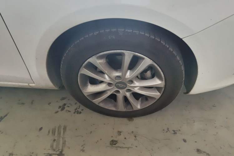 Used Chery Arrizo 7 2015 1.6L Manual ZhiShang Edition Right Front Wheel Hub
