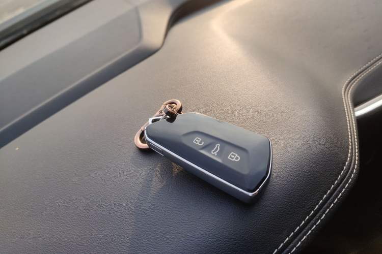 Used Volkswagen Talagon 2022 380TSI Four-Wheel Drive Luxury "Jiajing" Edition Pro 6 Seats Vehicle Key