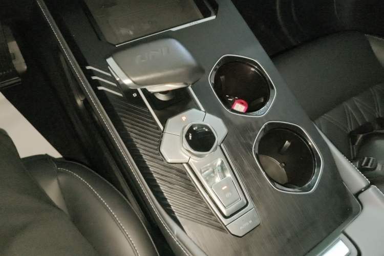 Used CHANGAN UNI-K iDD 2023 Smart Electric iDD 1.5T 135km Smart Leading Model Gear Lever