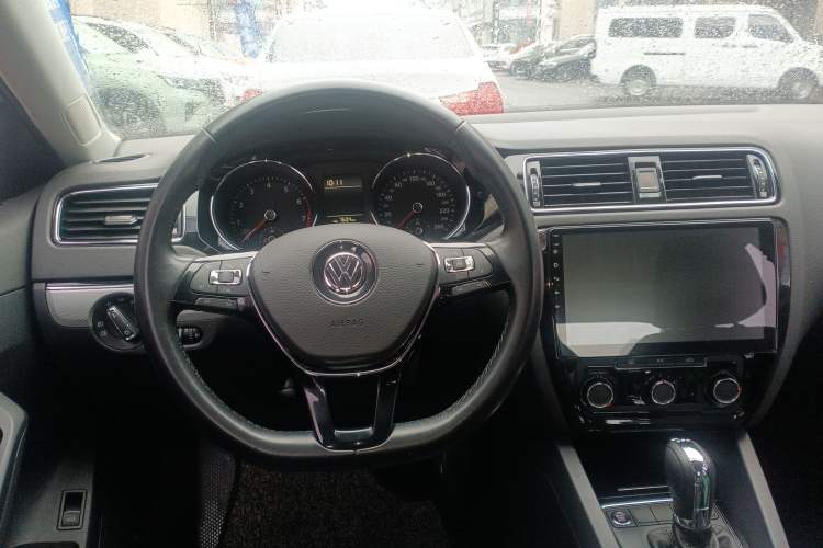 Used Volkswagen Sagitar 2017 230TSI Automatic Comfort Version