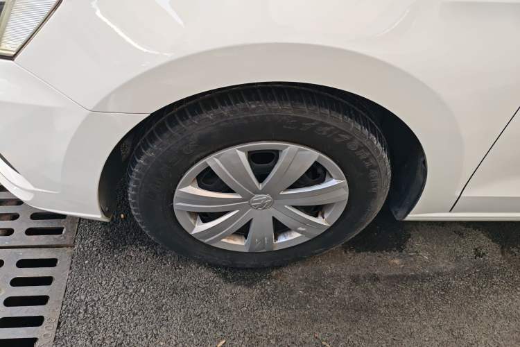 Used Volkswagen Jetta 2017 1.5L Manual Fashion Edition Left Front Wheel Hub