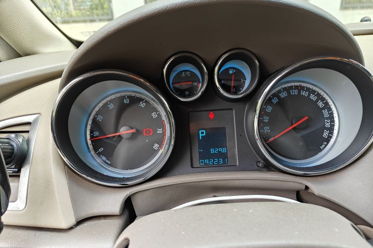 Used Buick GT 2013 GT 1.6L Automatic Fashion Edition Odometer Close Up