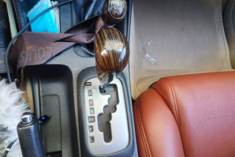 Used Toyota Fortuner  Gear Lever