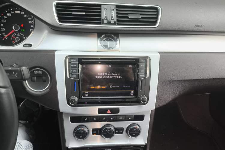 Used Volkswagen FAW-Volkswagen CC 2018 1.8TSI Luxury Model Audio And AC Panel