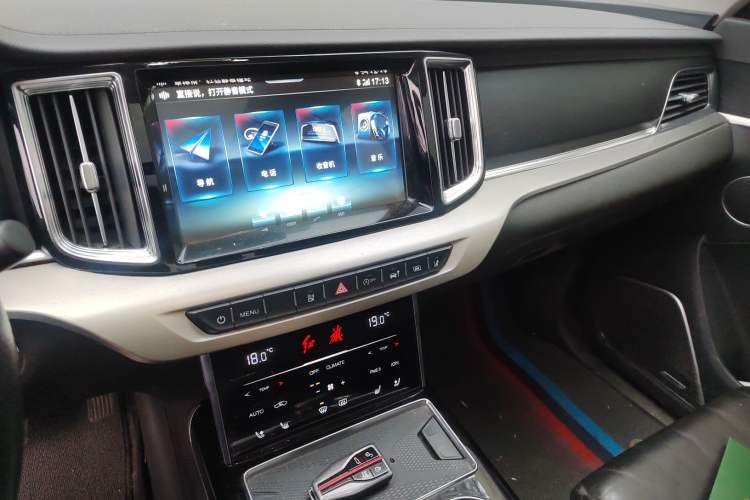 Used Hongqi HS7 2022 3.0T Automatic All-Wheel Drive ZhiLian QiChang Edition 5 Seats Audio And AC Panel