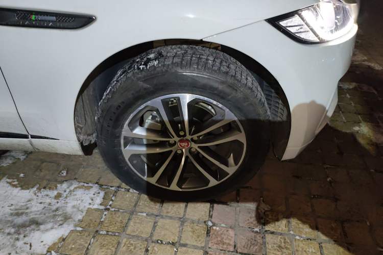 Used Jaguar F-PACE 2016 2.0T Two-Wheel Drive Urban Luxury Edition