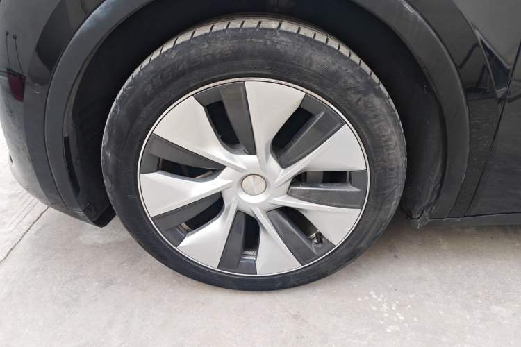 Used Tesla Model Y 2021 Long-Range All-Wheel-Drive Version 3D7 Left Front Wheel Hub