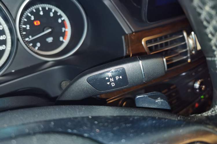 Used Mercedes-Benz E-Class 2015 Facelift E 200 L
